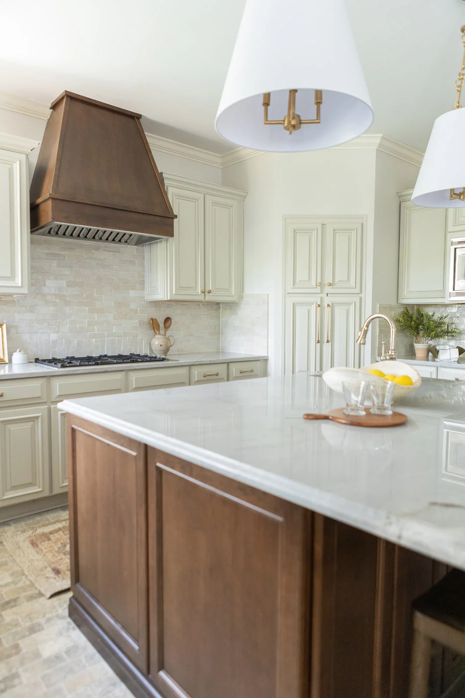 Gweneth kitchen with range hood and pendant lights
